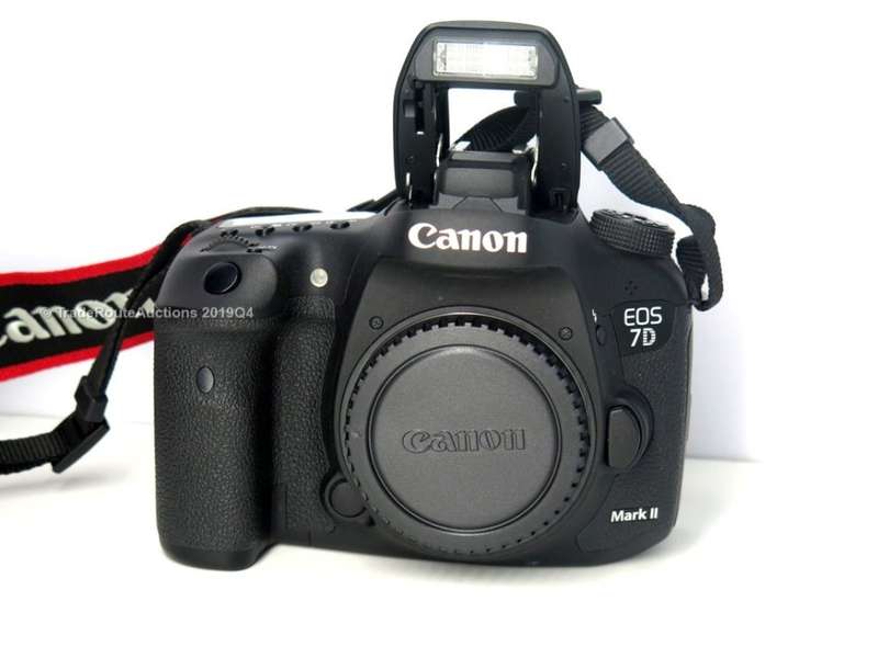Canon EOS 7D Mark II - 20.2 MP PROFESSIONAL Digital SLR Camera (Body) *** CANON 7D MK 2 ***