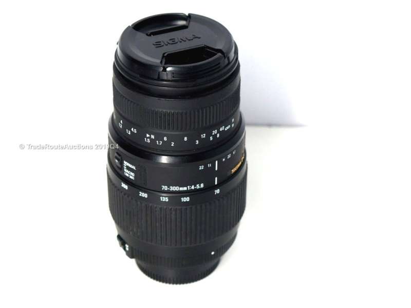 SIGMA DG 70-300mm Telephoto Zoom Lens for Nikon DSLR Cameras