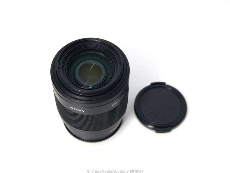 Sony 55-200mm f/4-5.6 Compact Super Telephoto Zoom Lens - For Sony DSLR Cameras