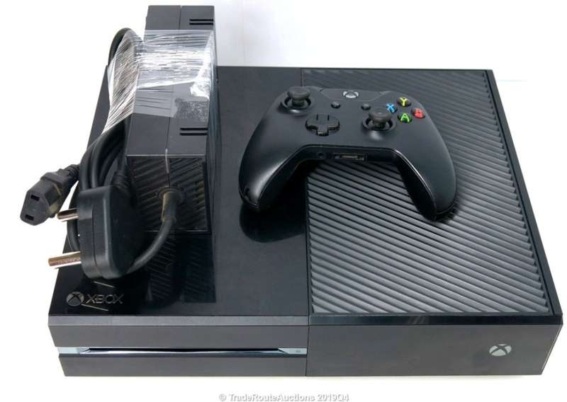 Microsoft Xbox One 500GB Model 1540 Gaming  Console + 1 Controller  + FIFA15 XBOX ONE GAME