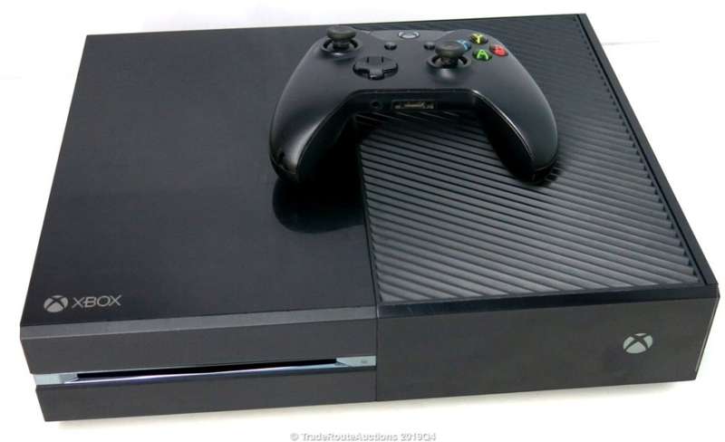 Microsoft Xbox One 500GB Model 1540 Gaming  Console + 1 Controller  + FIFA15 XBOX ONE GAME