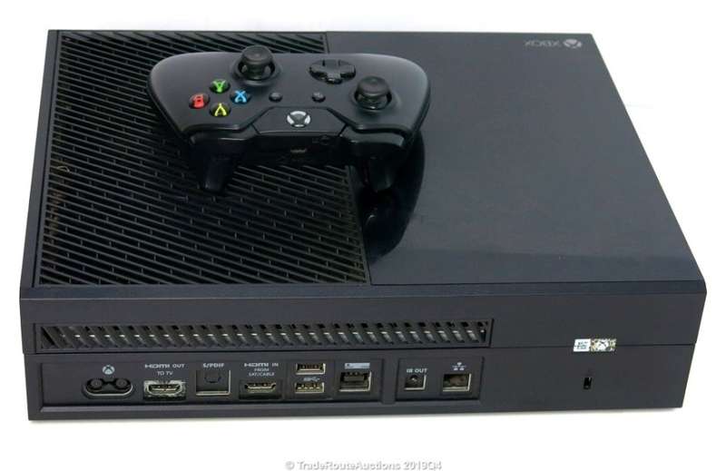 Microsoft Xbox One 500GB Model 1540 Gaming  Console + 1 Controller  + FIFA15 XBOX ONE GAME