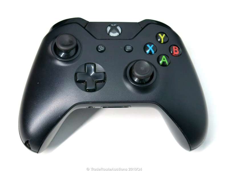 Microsoft Xbox One 500GB Model 1540 Gaming  Console + 1 Controller  + FIFA15 XBOX ONE GAME