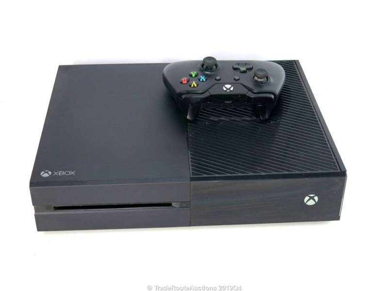 Microsoft Xbox One 500GB Model 1540 Gaming  Console + 1 Controller  + FIFA15 XBOX ONE GAME
