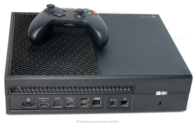 Microsoft Xbox One 500GB Model 1540 Gaming  Console + 1 Controller  + FIFA15 XBOX ONE GAME