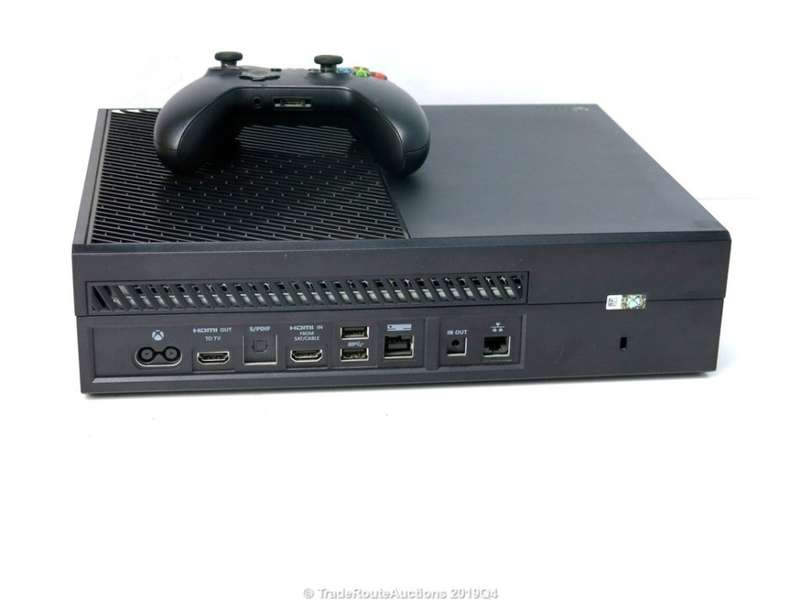 Microsoft Xbox One 500GB Model 1540 Gaming  Console + 1 Controller  + FIFA15 XBOX ONE GAME