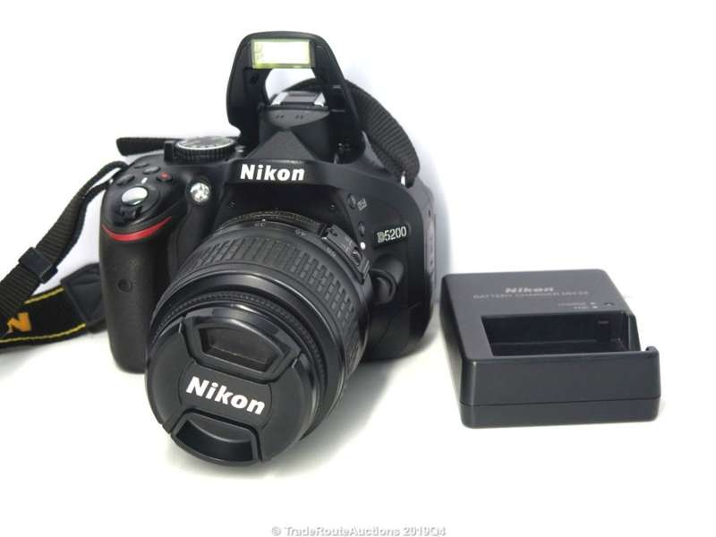 [ 24.1 MEGAPIXELS ] NIKON D5200 DSLR CAMERA +  18-55MM NIKKOR LENS PROFESSIONAL KIT