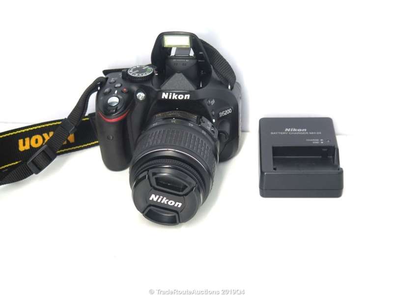 [ 24.1 MEGAPIXELS ] NIKON D5200 DSLR CAMERA +  18-55MM NIKKOR LENS PROFESSIONAL KIT