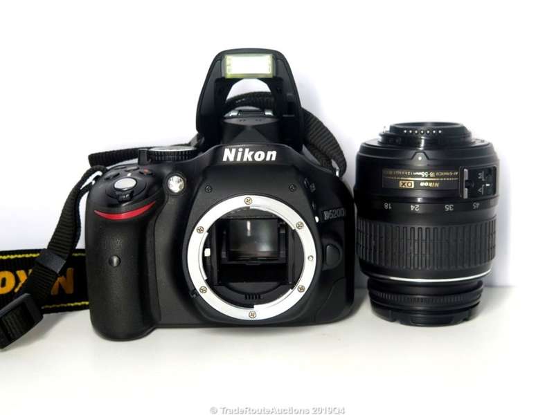 [ 24.1 MEGAPIXELS ] NIKON D5200 DSLR CAMERA +  18-55MM NIKKOR LENS PROFESSIONAL KIT