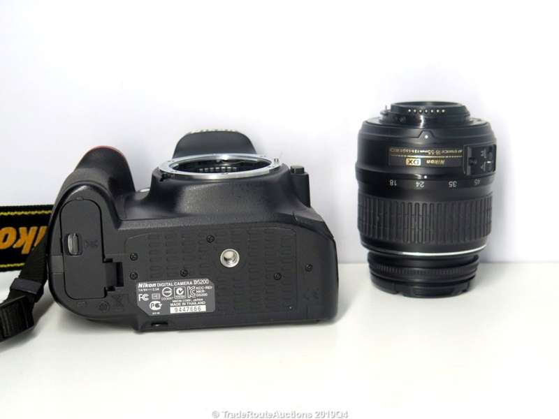 [ 24.1 MEGAPIXELS ] NIKON D5200 DSLR CAMERA +  18-55MM NIKKOR LENS PROFESSIONAL KIT