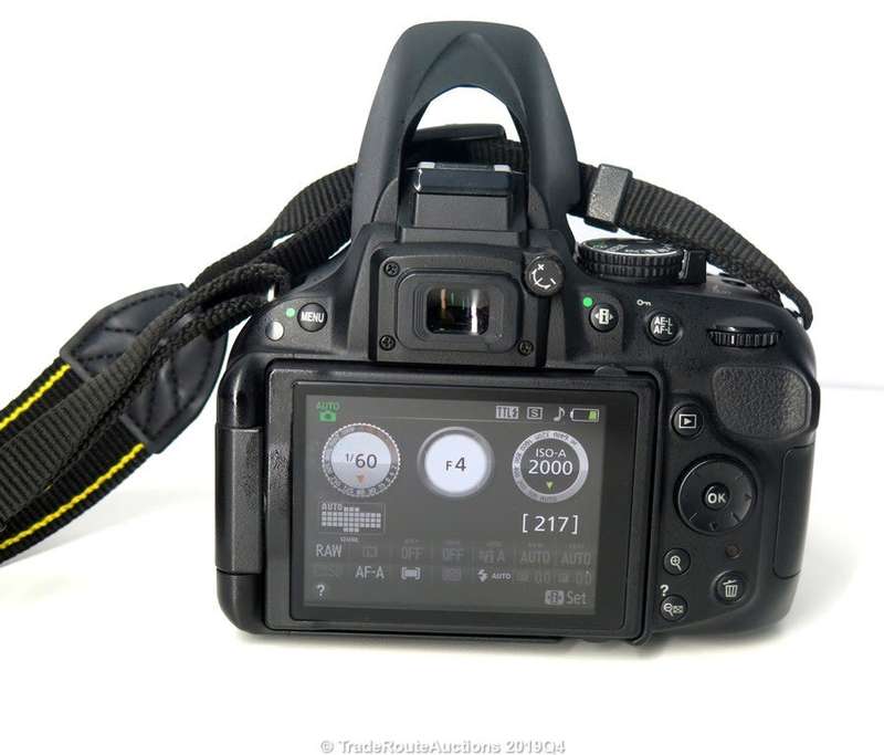 [ 24.1 MEGAPIXELS ] NIKON D5200 DSLR CAMERA +  18-55MM NIKKOR LENS PROFESSIONAL KIT