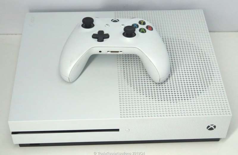 Microsoft Xbox One S 1TB Console (WHITE) Model 1681 + 1 Controller