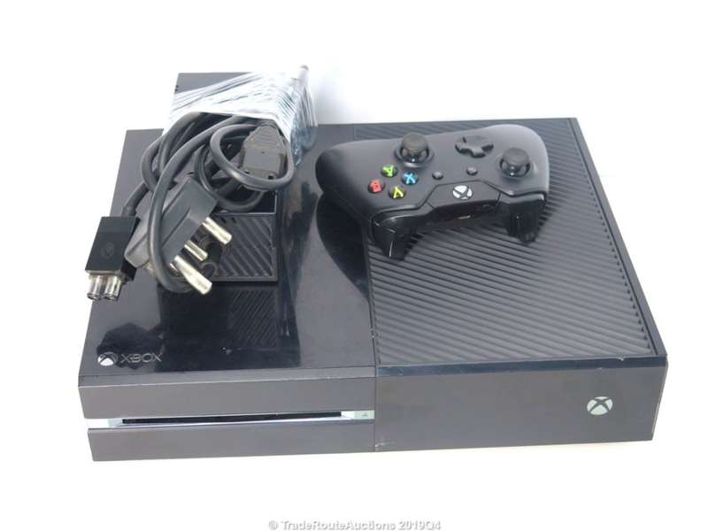 Microsoft Xbox One 500GB Model 1540 Gaming Console + 1 Controller