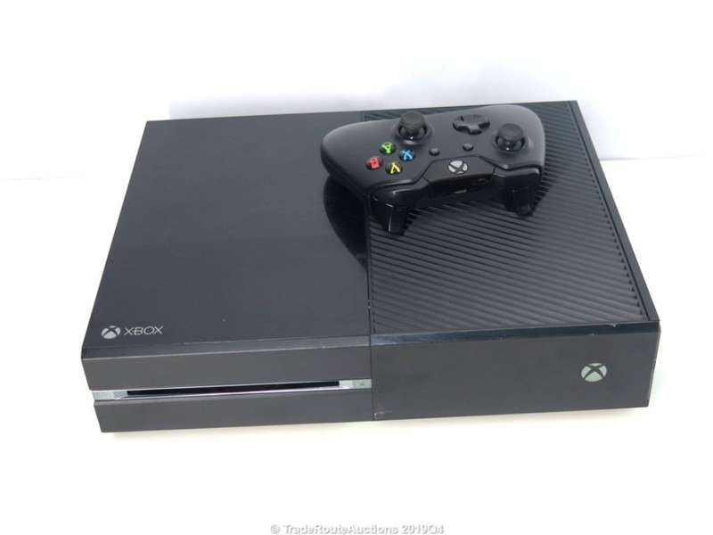Microsoft Xbox One 500GB Model 1540 Gaming Console + 1 Controller