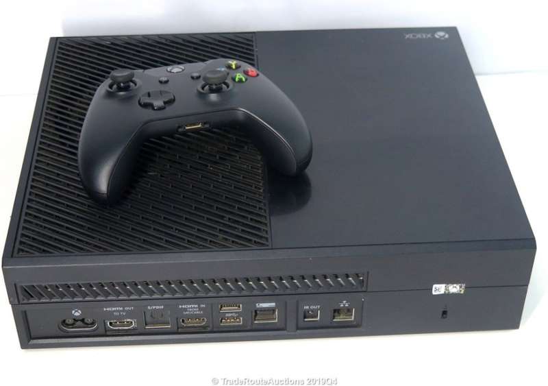Microsoft Xbox One 500GB Model 1540 Gaming Console + 1 Controller
