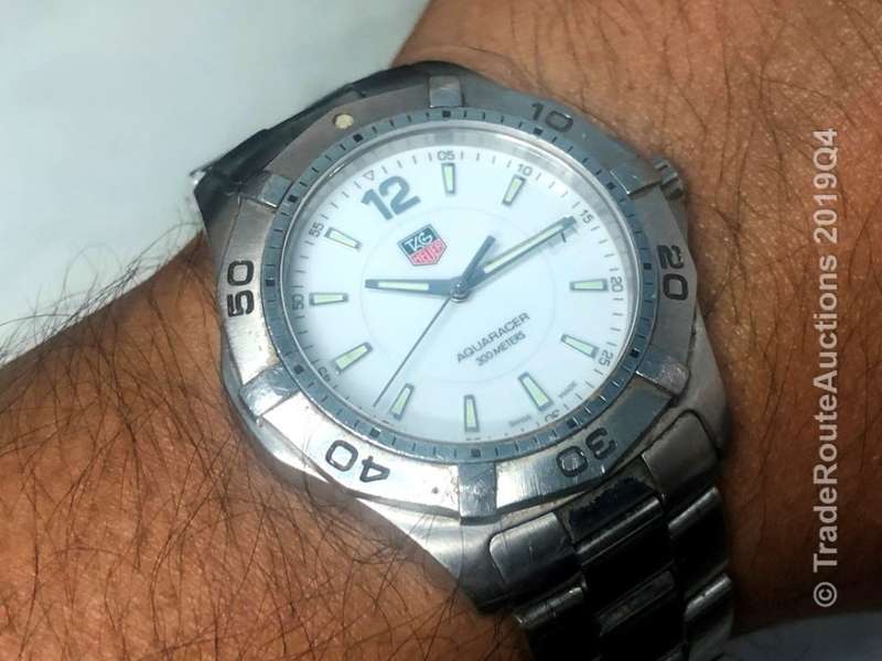 Tag Heuer Aquaracer Quartz Mens Wristwatch Model WAF1111 White Dial