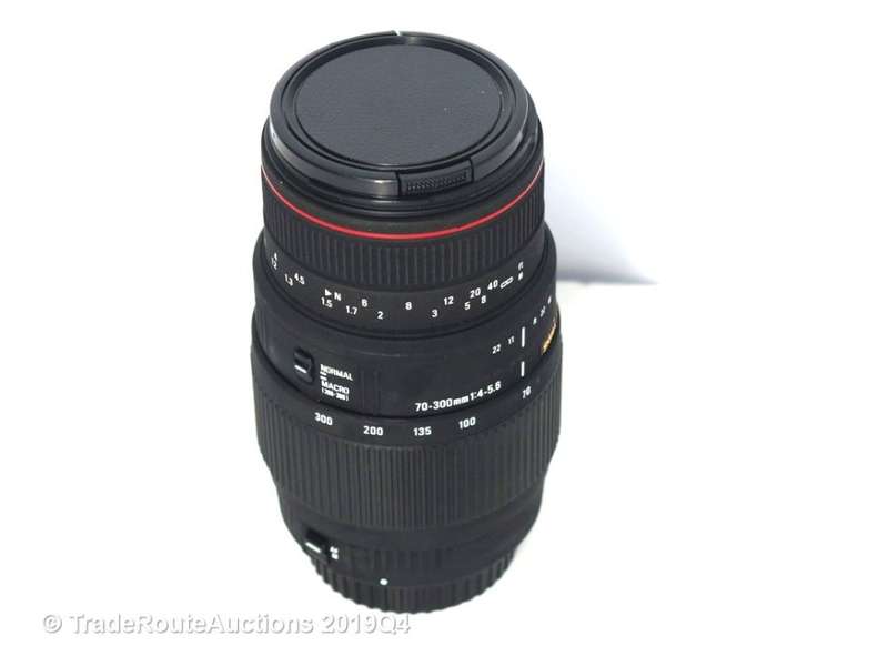 SIGMA APO DG 70-300mm Telephoto Zoom Lens for CANON DIGITAL SLR CAMERAS