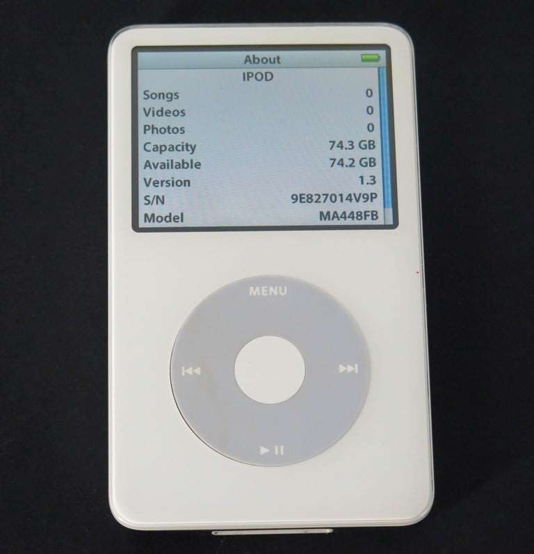 Apple IPod Classic - 5th Generation  WHITE 80GB [ MA448FB ] A1136