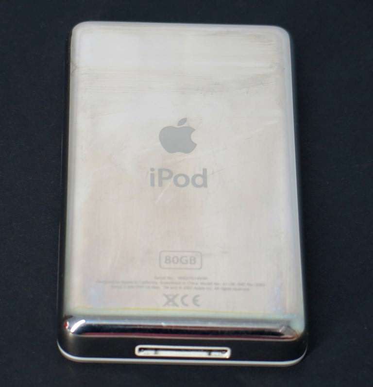 Apple IPod Classic - 5th Generation  WHITE 80GB [ MA448FB ] A1136