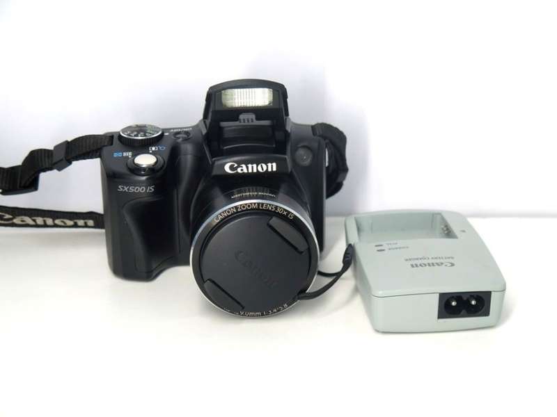 Canon PowerShot SX500 IS 16.0 MP with 30x Wide-Angle Optical IS Zoom and 3.0-Inch LCD