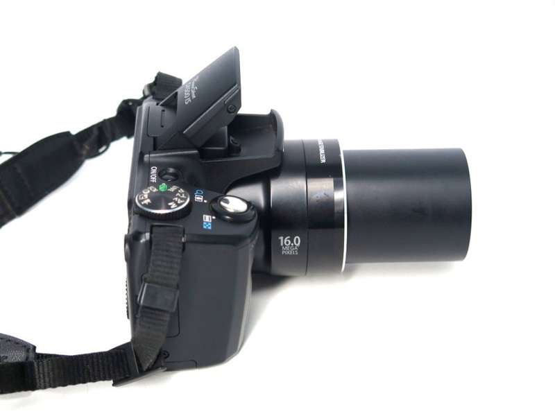 Canon PowerShot SX500 IS 16.0 MP with 30x Wide-Angle Optical IS Zoom and 3.0-Inch LCD