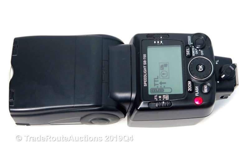 Nikon SB-700 Speedlight Flash - SB700 Flash light for Nikon DSLR Cameras