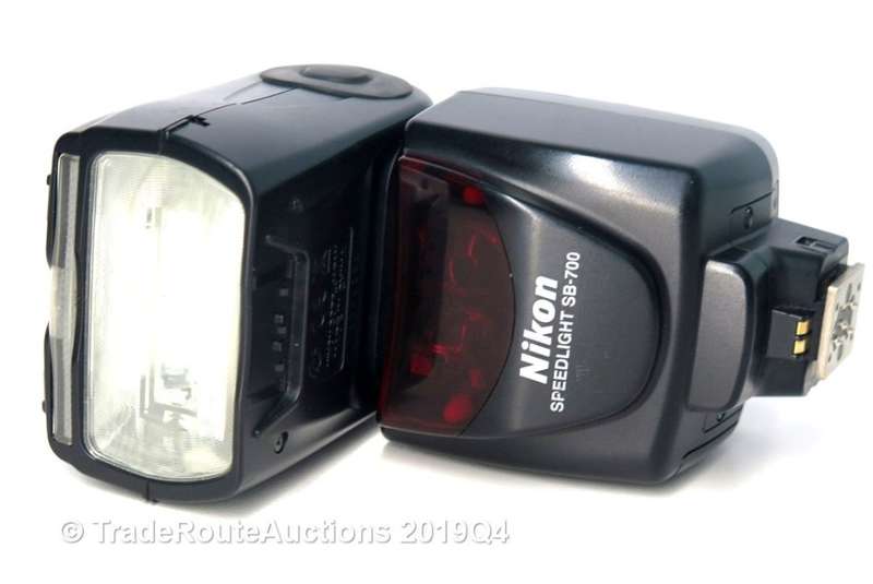 Nikon SB-700 Speedlight Flash - SB700 Flash light for Nikon DSLR Cameras
