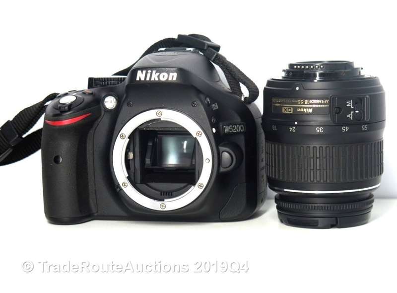 [ 24.1 MEGAPIXELS ] NIKON D5200 DSLR CAMERA +  18-55MM NIKKOR LENS PROFESSIONAL KIT