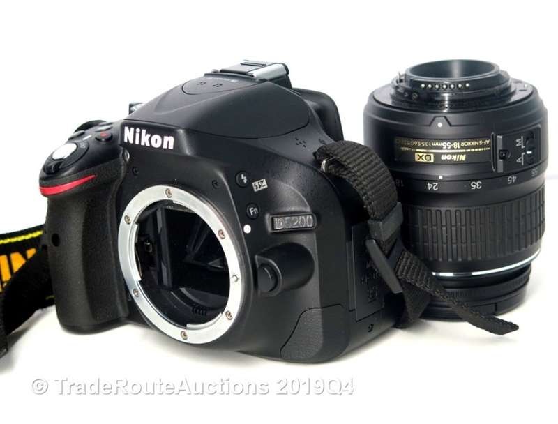 [ 24.1 MEGAPIXELS ] NIKON D5200 DSLR CAMERA +  18-55MM NIKKOR LENS PROFESSIONAL KIT