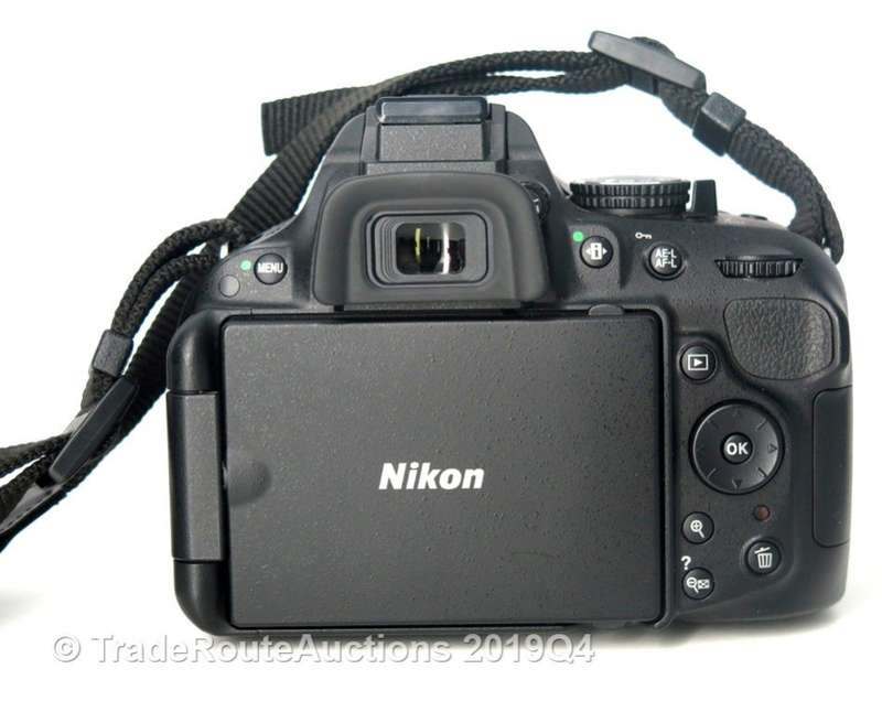 [ 24.1 MEGAPIXELS ] NIKON D5200 DSLR CAMERA +  18-55MM NIKKOR LENS PROFESSIONAL KIT