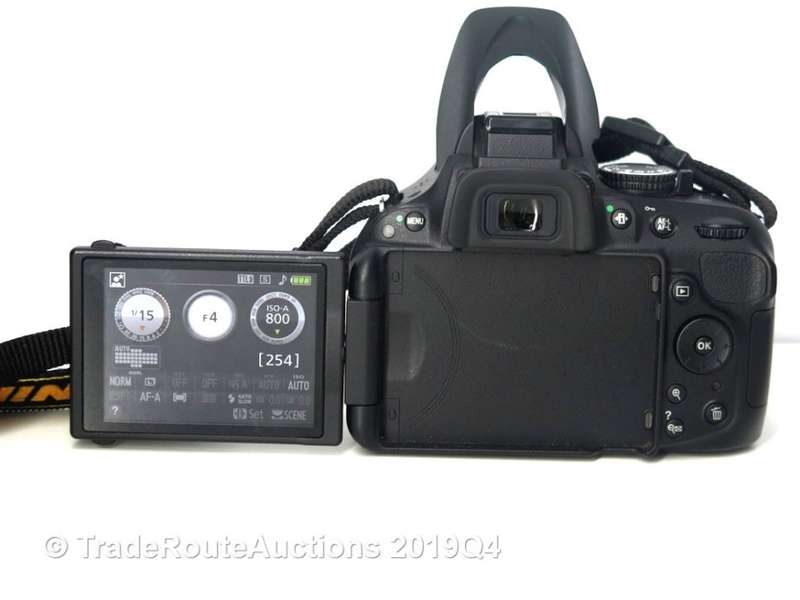 [ 24.1 MEGAPIXELS ] NIKON D5200 DSLR CAMERA +  18-55MM NIKKOR LENS PROFESSIONAL KIT