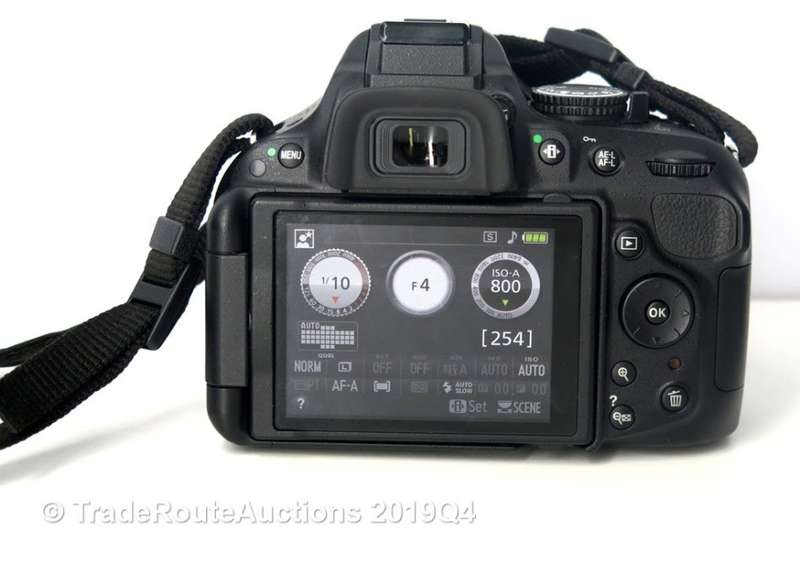 [ 24.1 MEGAPIXELS ] NIKON D5200 DSLR CAMERA +  18-55MM NIKKOR LENS PROFESSIONAL KIT
