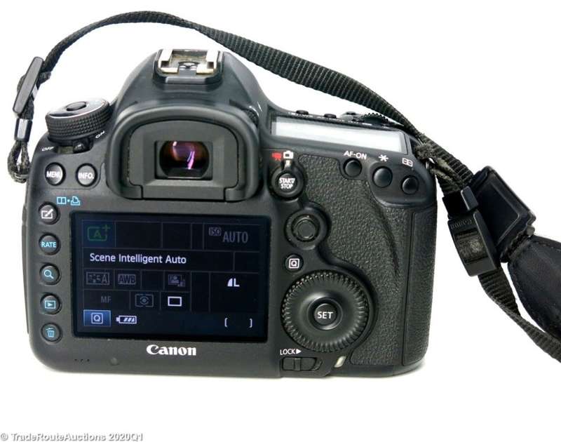 Canon 5D Mk iii 22.3 MP Full Frame CMOS Digital SLR Camera (Body only)