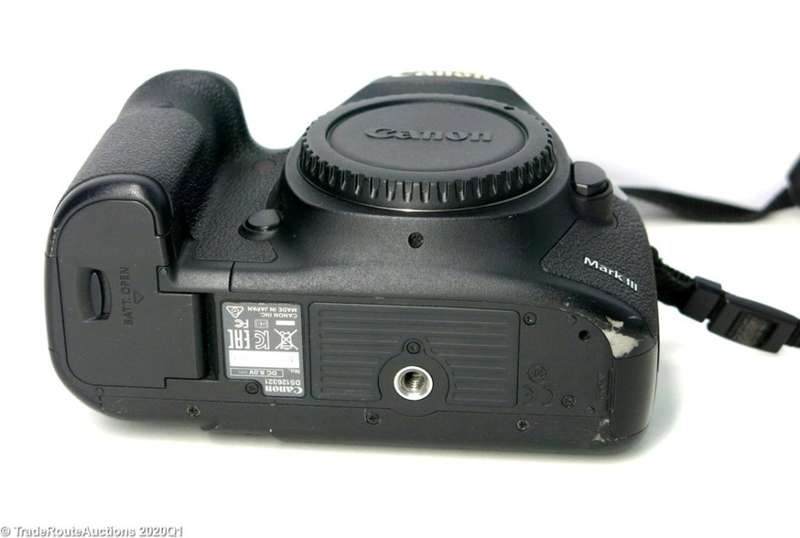 Canon 5D Mk iii 22.3 MP Full Frame CMOS Digital SLR Camera (Body only)