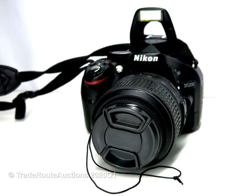 [ 24.1 MEGAPIXELS ] NIKON D5200 DSLR CAMERA +  18-55MM NIKKOR LENS PROFESSIONAL KIT