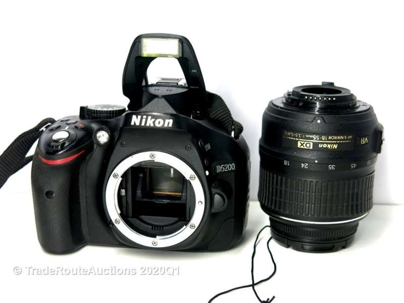 [ 24.1 MEGAPIXELS ] NIKON D5200 DSLR CAMERA +  18-55MM NIKKOR LENS PROFESSIONAL KIT