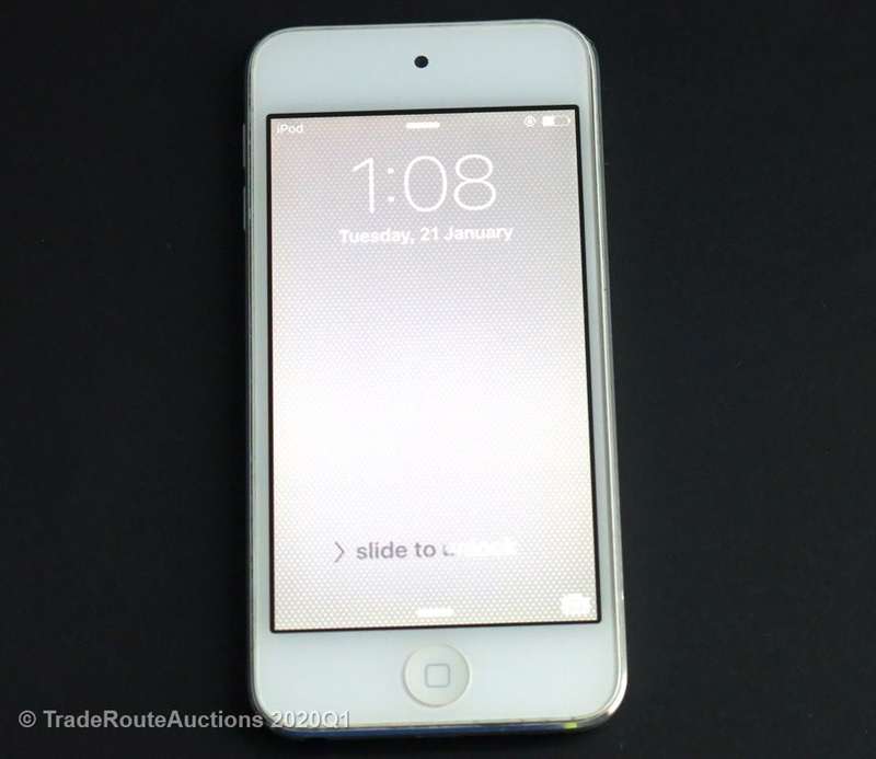 Apple iPod Touch | WHITE/SILVER | 32GB | 5th Generation | A1421 | MD720BT/A | RETINA DISPLAY