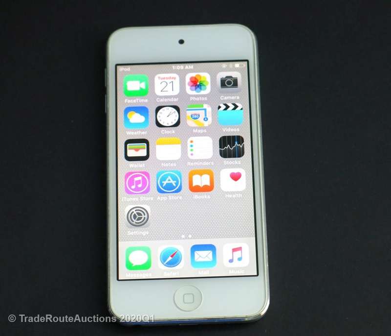 Apple iPod Touch | WHITE/SILVER | 32GB | 5th Generation | A1421 | MD720BT/A | RETINA DISPLAY