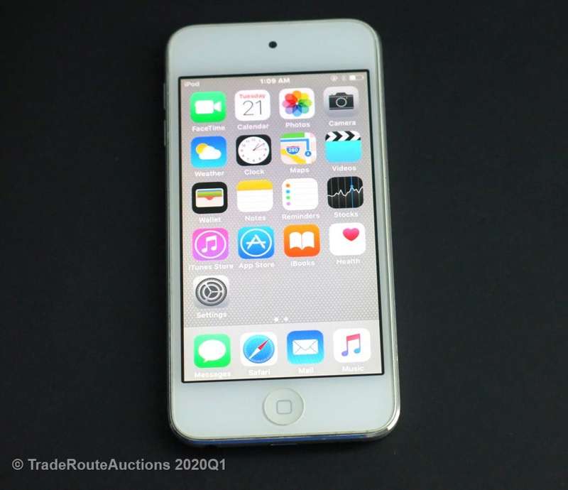 Apple iPod Touch | WHITE/SILVER | 32GB | 5th Generation | A1421 | MD720BT/A | RETINA DISPLAY