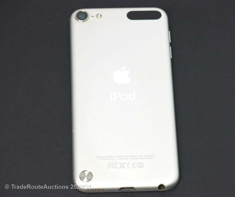 Apple iPod Touch | WHITE/SILVER | 32GB | 5th Generation | A1421 | MD720BT/A | RETINA DISPLAY