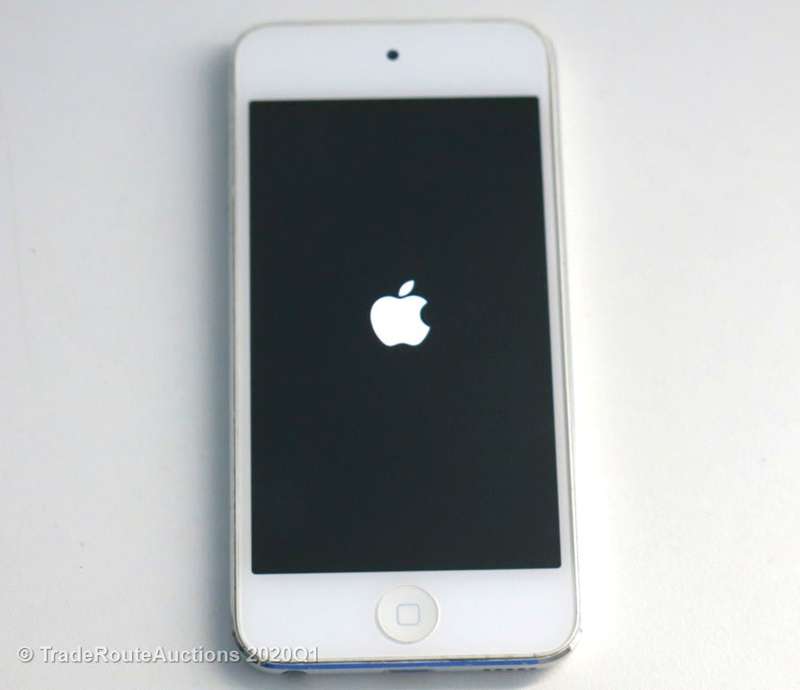 Apple iPod Touch | WHITE/SILVER | 32GB | 5th Generation | A1421 | MD720BT/A | RETINA DISPLAY