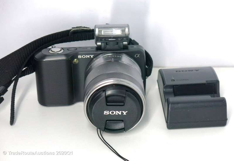 SONY NEX-3 14.2MP with 18-55mm Lens Optical Steady Shot E-MOUNT Digital Camera Kit - Grab a bargain