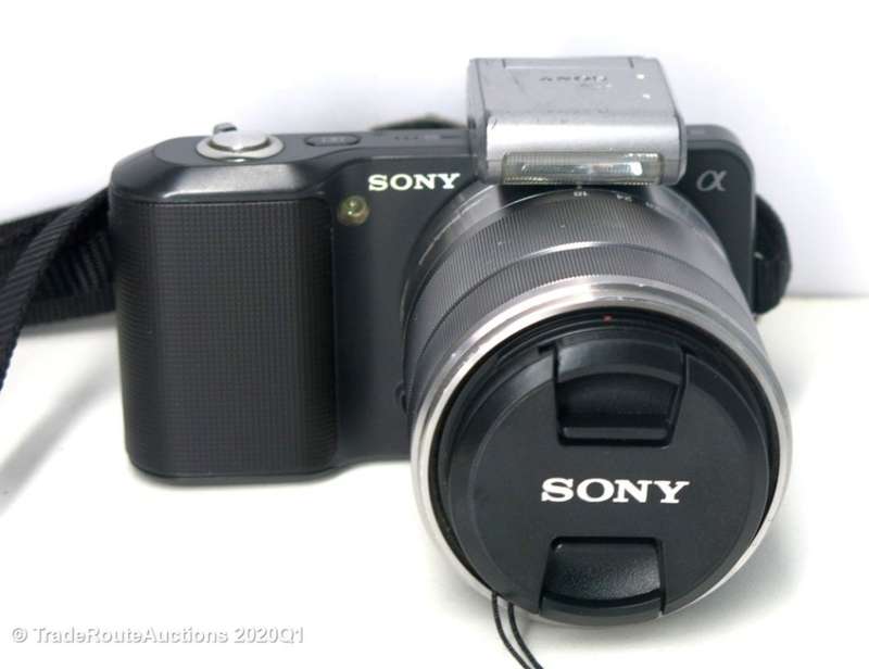 SONY NEX-3 14.2MP with 18-55mm Lens Optical Steady Shot E-MOUNT Digital Camera Kit - Grab a bargain