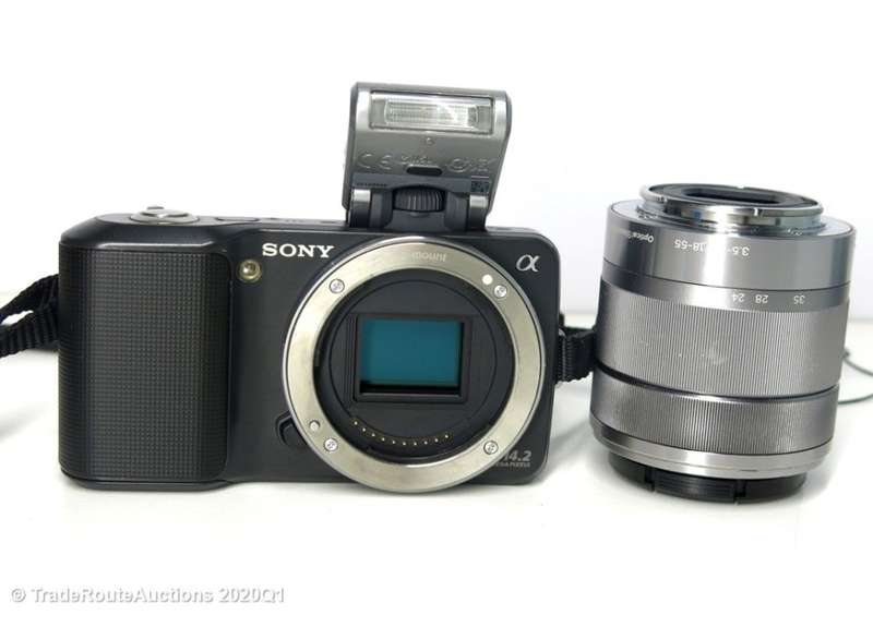 SONY NEX-3 14.2MP with 18-55mm Lens Optical Steady Shot E-MOUNT Digital Camera Kit - Grab a bargain