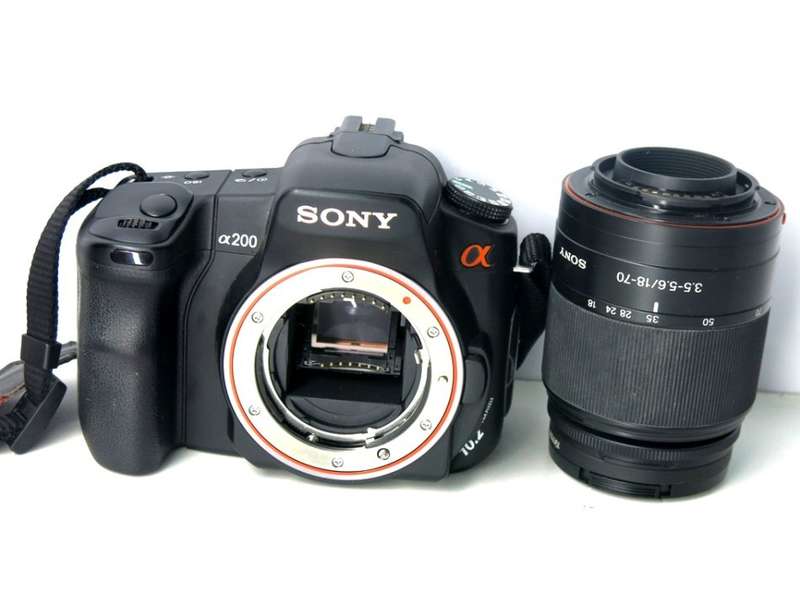 SONY ALPHA A200 DSLR PROFESSIONAL DIGITAL CAMERA + 18-70 SONY LENS KIT