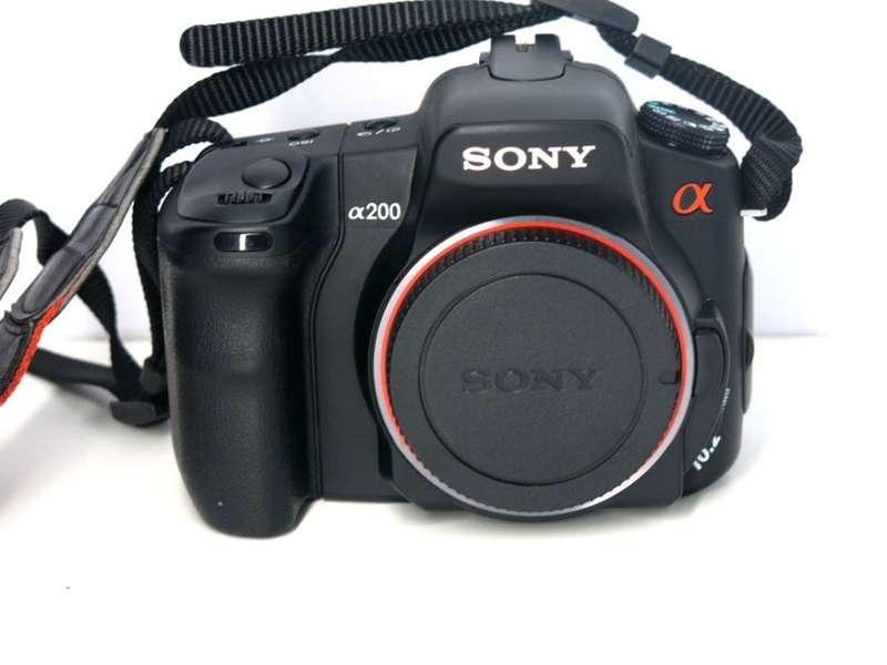 SONY ALPHA A200 DSLR PROFESSIONAL DIGITAL CAMERA BODY
