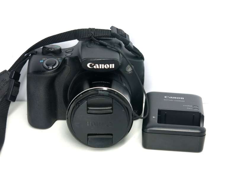 Boxed Canon Powershot SX60 HS 16.1MP Digital Camera 65x Optical Zoom Lens 3-inch LCD Tilt Screen