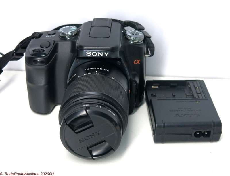 SONY ALPHA A100 DSLR PROFESSIONAL DIGITAL CAMERA + 18-70mm SONY LENS KIT