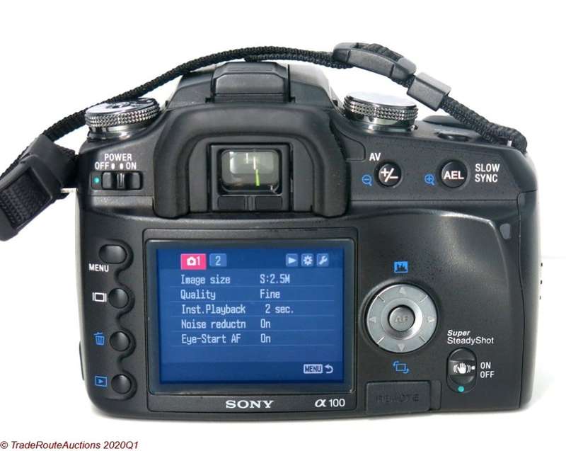 SONY ALPHA A100 DSLR PROFESSIONAL DIGITAL CAMERA + 18-70mm SONY LENS KIT