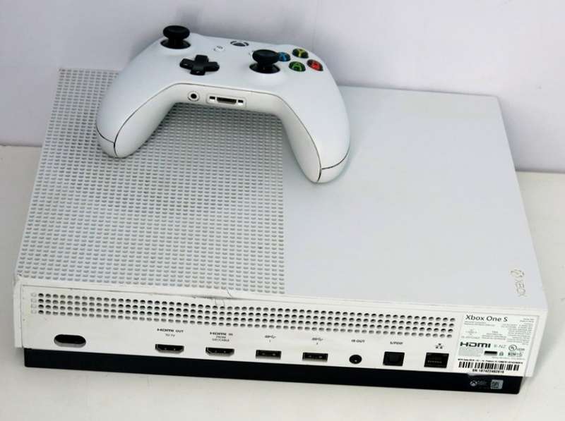 Microsoft Xbox One S 1TB Console (WHITE) Model 1681 + 1 Controller